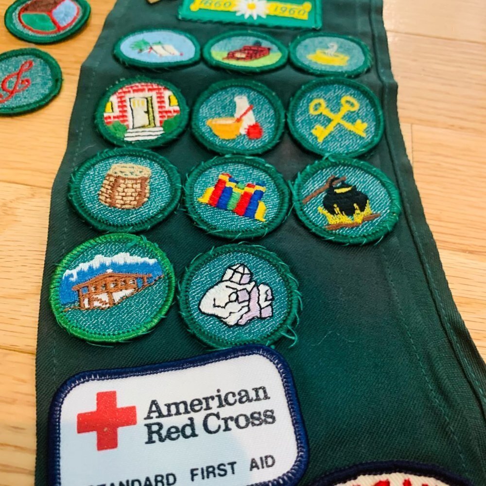 Vintage Girl Scout Sash with Tons Of Merit Badge Patches - Picture 9 of 9
